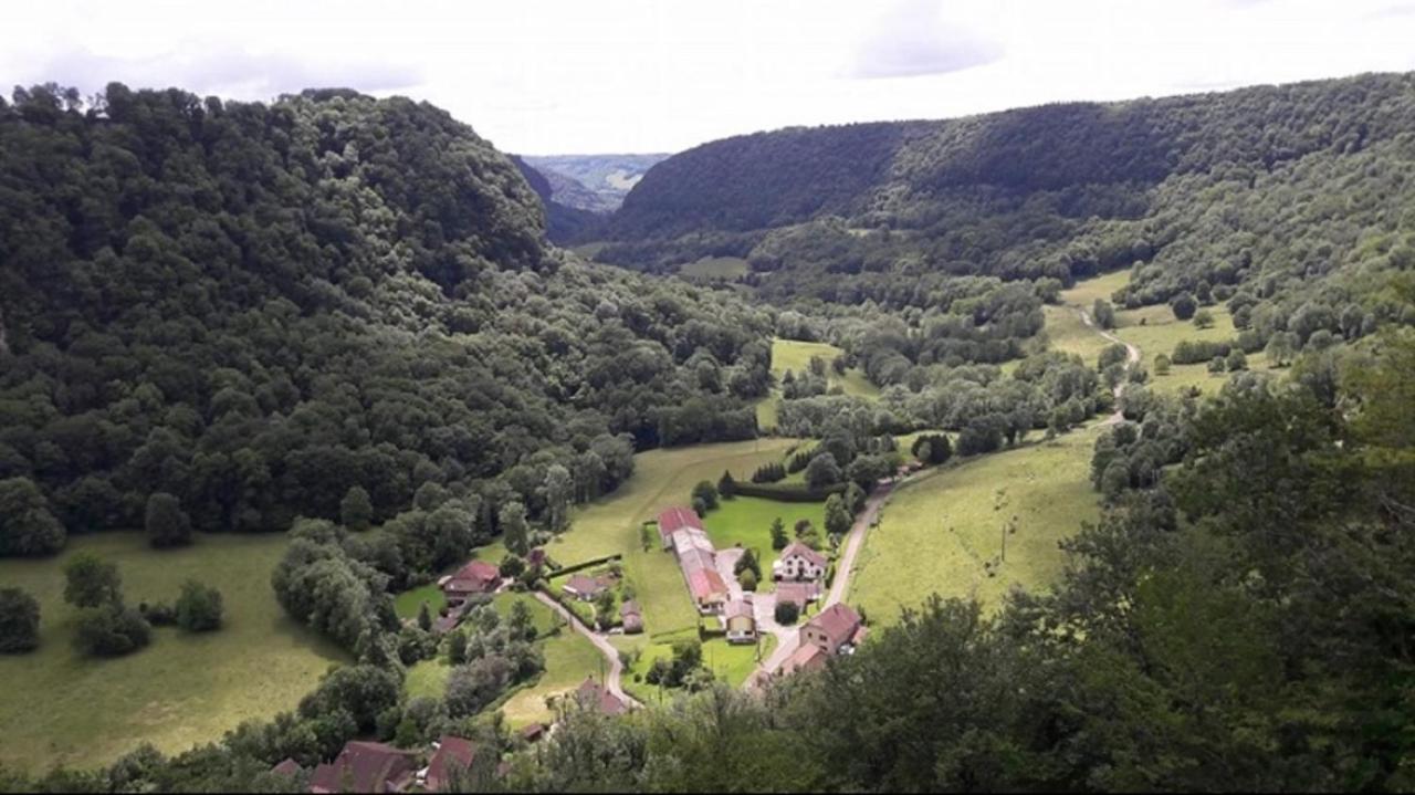 Gite Des Reculees Ladoye-sur-Seille Exterior foto